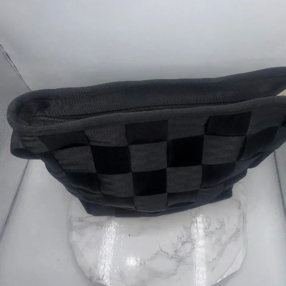 HARVEYS Black Executive Messenger Seatbelt Bag